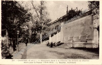 Carte postale ancienne Monument élevé à la mémoire des Enfants de Chartres Morts pour la France (1914-1918) — Chartres (Eure-et-Loir)