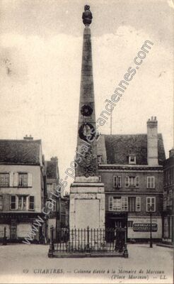Carte postale ancienne Colonne élevée à la Mémoire de Marceau — Chartres (Eure-et-Loir)