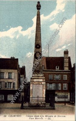 Carte postale ancienne Colonne élevée à la Mémoire de Marceau. Place Marceau — Chartres (Eure-et-Loir)
