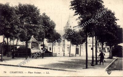 Carte postale ancienne Place Pasteur — Chartres (Eure-et-Loir)