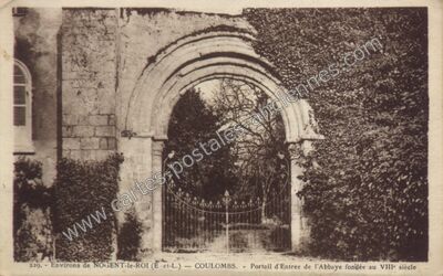 Carte postale ancienne Portail d'Entrée de l'Abbaye fondée au VIIIe siècle — Coulombs (Eure-et-Loir)