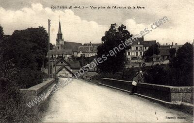 Carte postale ancienne Vue prise de l'Avenue de la Gare — Courtalain (Eure-et-Loir)