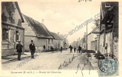 Carte postale ancienne Route de Chartres — Dammarie (Eure-et-Loir)