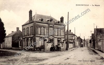 Carte postale ancienne La Mairie — Denonville (Eure-et-Loir)