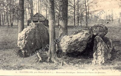 Carte postale ancienne Monument Druidique - Dolmen (La Pierre des Druides) — Écluzelles (Eure-et-Loir)