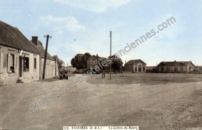 Carte postale ancienne Le Centre du Bourg — Favières (Eure-et-Loir)