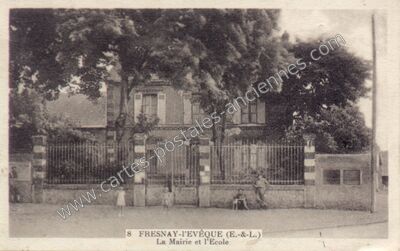 Carte postale ancienne La Mairie et l'Ecole — Fresnay-l'Évêque (Eure-et-Loir)