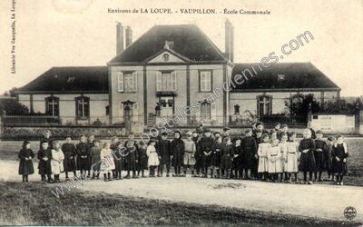 Carte postale ancienne École Communale — Vaupillon (Eure-et-Loir)