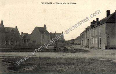 Carte postale ancienne Place de la Mare — Viabon (Eure-et-Loir)