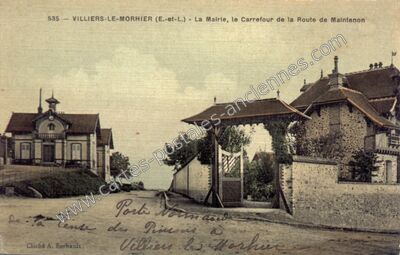 Carte postale ancienne La Mairie, le Carrefour de la Route de Maintenon — Villiers-le-Morhier (Eure-et-Loir)