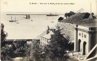 Carte postale ancienne Vue sur la Rade, prise du cours d'Ajot — Brest (Finistère)