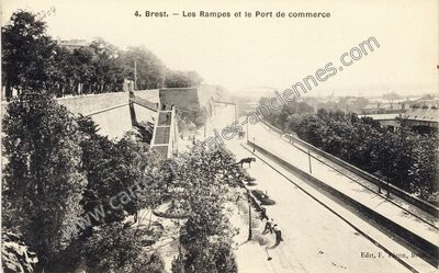 Carte postale ancienne Les Rampes et le Port de commerce — Brest (Finistère)
