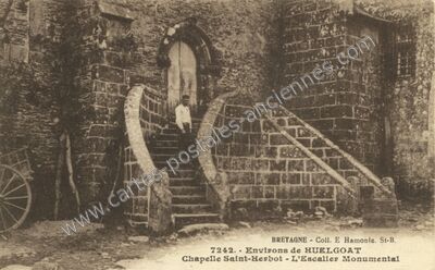 Carte postale ancienne Chapelle Saint-Herbot - L'Escalier Monumental — Huelgoat (Finistère)
