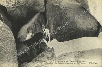 Carte postale ancienne Intérieur du Chaos au Ménage de la Vierge — Huelgoat (Finistère)