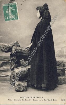 Carte postale ancienne Costumes Bretons - Jeune veuve — Île-de-Batz (Finistère)