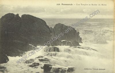 Carte postale ancienne Une Tempête au Rocher du Moine — Penmarch (Finistère)