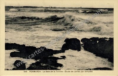 Carte postale ancienne La Baie de la Torche - Étude de Lames par tempête — Penmarch (Finistère)