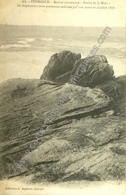 Carte postale ancienne Rocher surnommé « Roche de la Mort » où disparurent trois personnes enlevées par une… — Penmarch (Finistère)