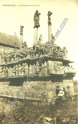 Carte postale ancienne Le Calvaire de Tronoën — Penmarch (Finistère)