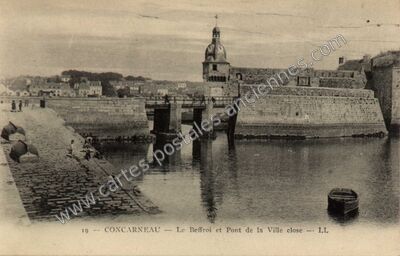 Carte postale ancienne Le Beffroi et Pont de la Ville close — Concarneau (Finistère)