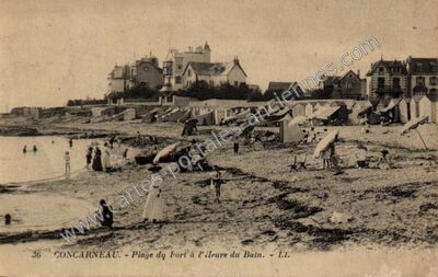 Carte postale ancienne Plage du Fort à l'Îleure du Bain — Concarneau (Finistère)