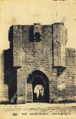 Carte postale ancienne Porte de Montpellier — Aigues-Mortes (Gard)