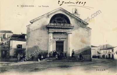 Carte postale ancienne Le Temple — Aigues-Vives (Gard)