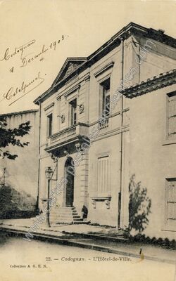 Carte postale ancienne L'Hôtel-de-Ville — Codognan (Gard)