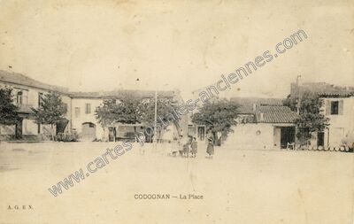 Carte postale ancienne La Place — Codognan (Gard)