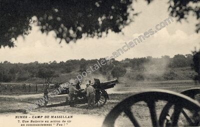 Carte postale ancienne Camp de Massillan — Nîmes (Gard)