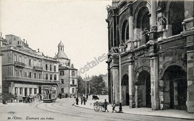 Carte postale ancienne Boulevard des Arènes — Nîmes (Gard)