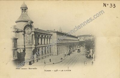 Carte postale ancienne Le Lycée — Nîmes (Gard)