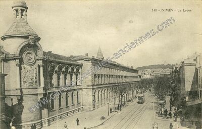 Carte postale ancienne Le Lycée — Nîmes (Gard)