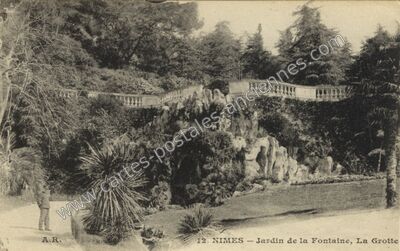 Carte postale ancienne Jardin de la Fontaine, La Grotte — Nîmes (Gard)