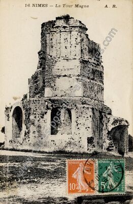 Carte postale ancienne La Tour Magne — Nîmes (Gard)