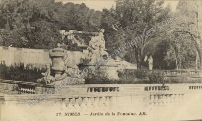 Carte postale ancienne Jardin de la Fontaine — Nîmes (Gard)