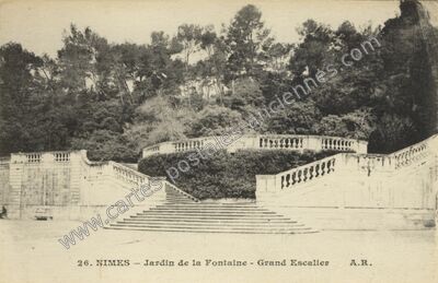 Carte postale ancienne Jardin de la Fontaine - Grand Escalier — Nîmes (Gard)