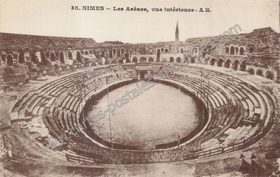 Carte postale ancienne Les Arènes, vue intérieure — Nîmes (Gard)