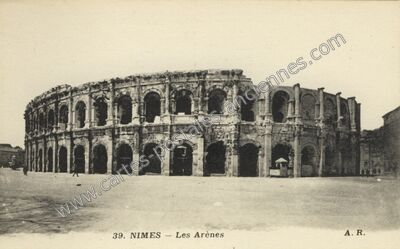 Carte postale ancienne Les Arènes — Nîmes (Gard)