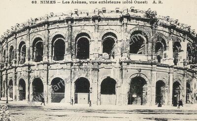 Carte postale ancienne Les Arènes, vue extérieure (côté Ouest) — Nîmes (Gard)