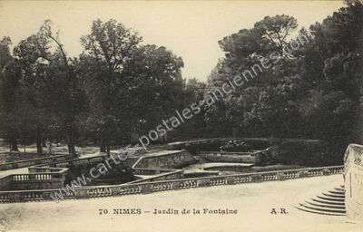 Carte postale ancienne Jardin de la Fontaine — Nîmes (Gard)