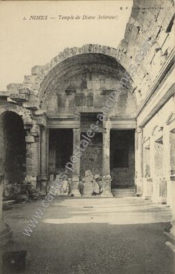 Carte postale ancienne Temple de Diane (Intérieur) — Nîmes (Gard)