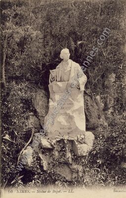Carte postale ancienne Statue de Bigot — Nîmes (Gard)