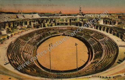 Carte postale ancienne L'INTÉRIEUR DES ARÈNES — Nîmes (Gard)
