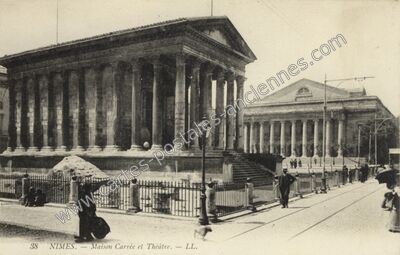 Carte postale ancienne Maison Carrée et Théâtre — Nîmes (Gard)