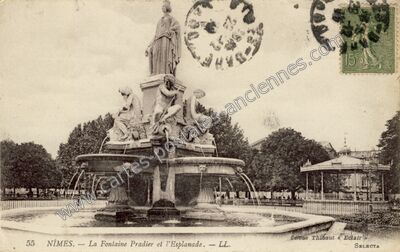 Carte postale ancienne La Fontaine Pradier et l'Esplanade — Nîmes (Gard)