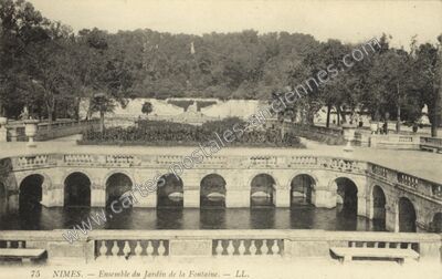 Carte postale ancienne Ensemble du Jardin de la Fontaine — Nîmes (Gard)