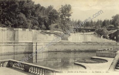Carte postale ancienne Jardin de la Fontaine. — La Source — Nîmes (Gard)