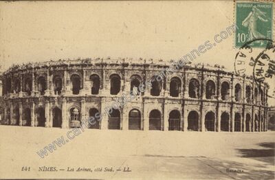 Carte postale ancienne Les Arènes, côté Sud — Nîmes (Gard)