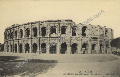 Carte postale ancienne Les Arènes, vue extérieure, côté sud-est — Nîmes (Gard)